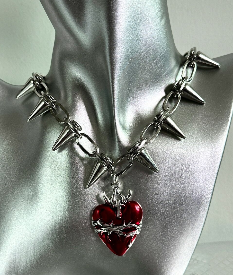 Чокер-ожерелье "Красное сердце и шипы"