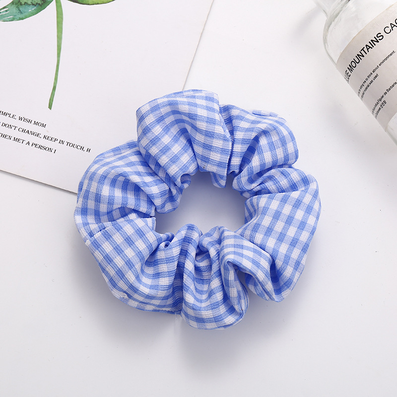 Резинка для волос тканевая синяя в клеточку