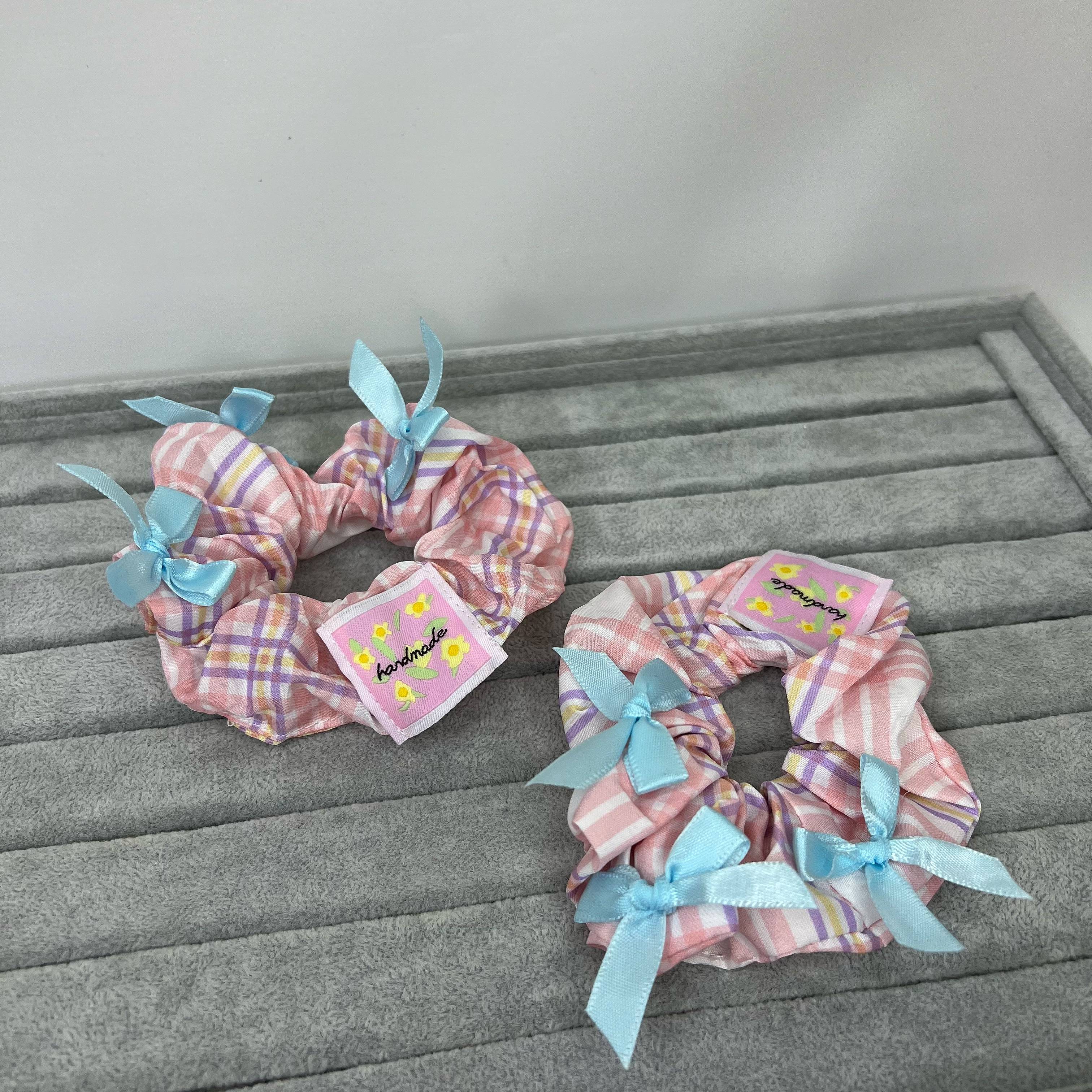 Резинка для клетчатая "Голубые бантики"