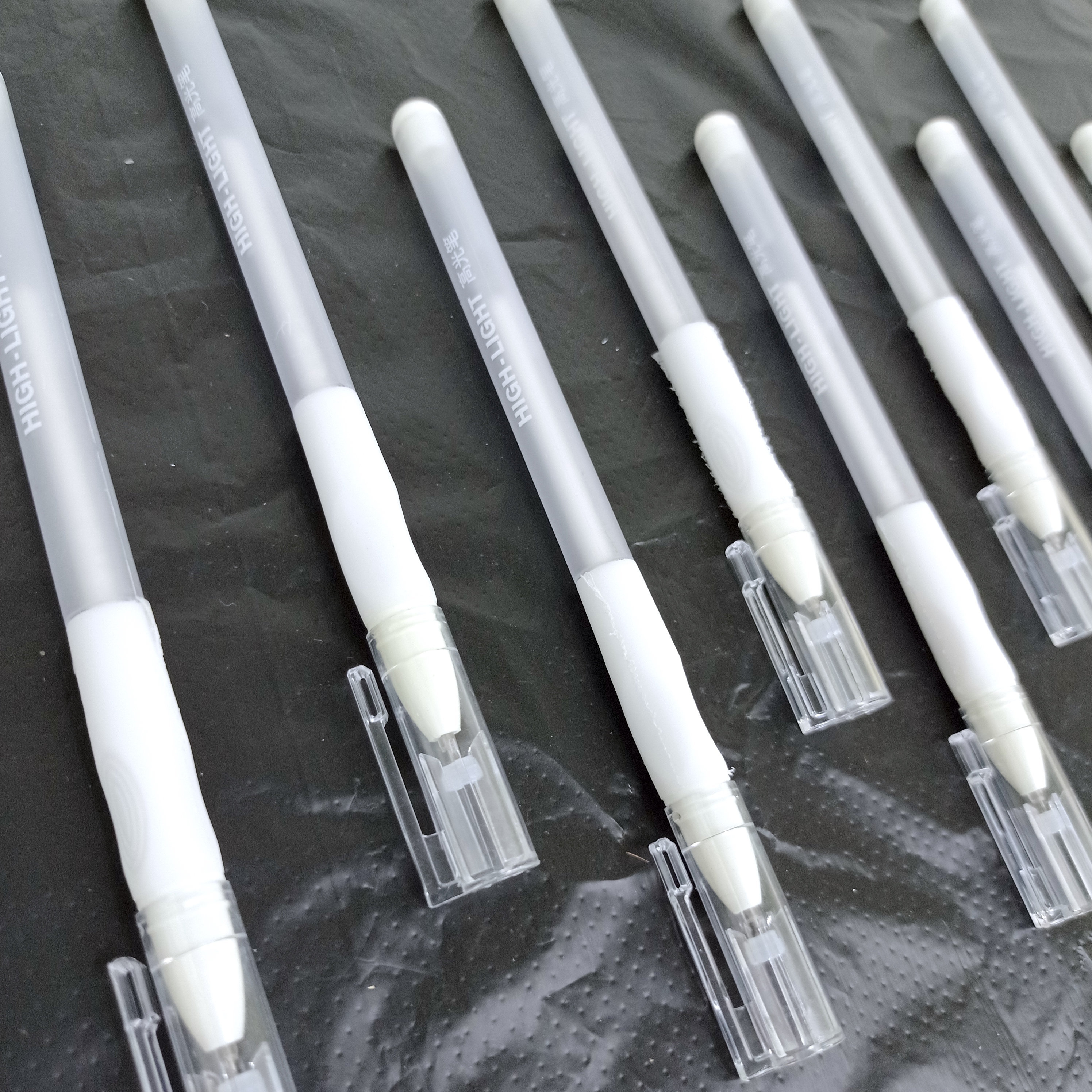 Ручка гелевая белая 1мм