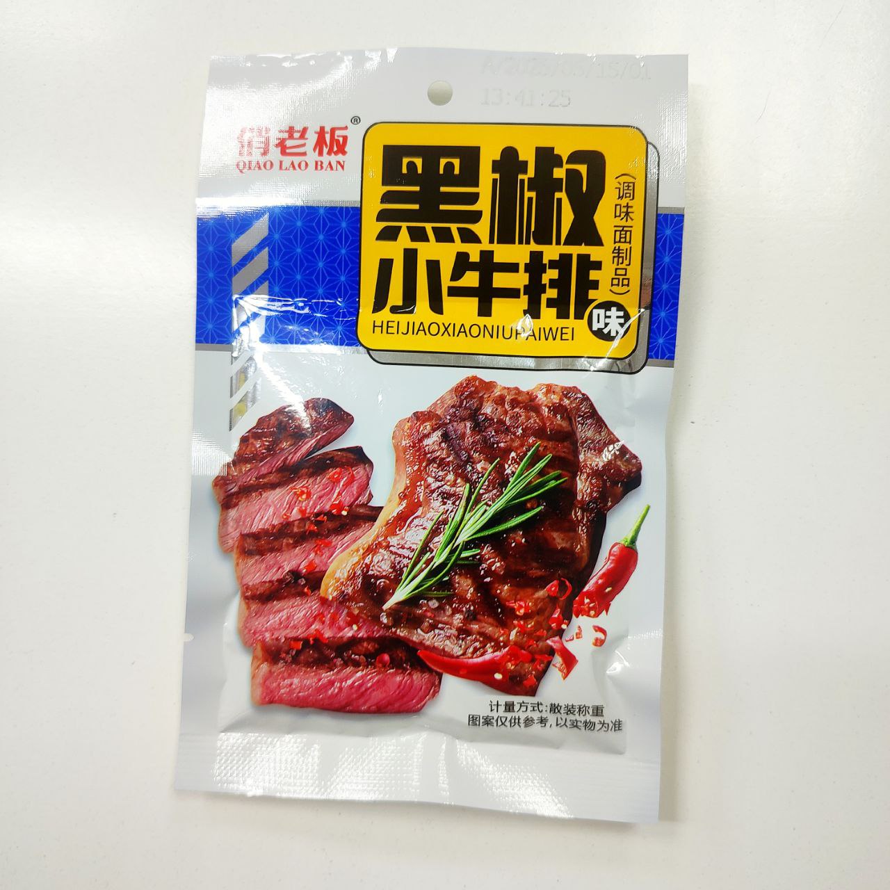 Снек QIAO LAO BAN с ароматом стейка из телятины с черным перцем, 22г