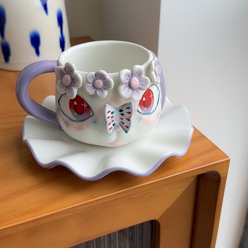 Кружка с блюдцем белая с фиолетовым "Зверюшка" (глаза, бабочка, цветочки"