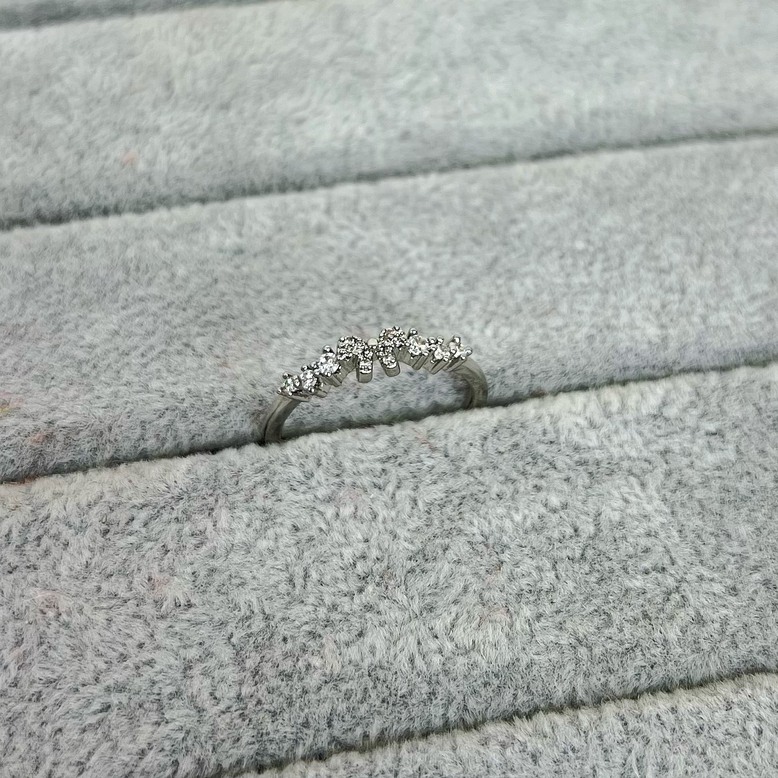 Кольцо "Зигзаг" с камнями